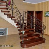 Винтовая лестница. Художественная ковка, дерево